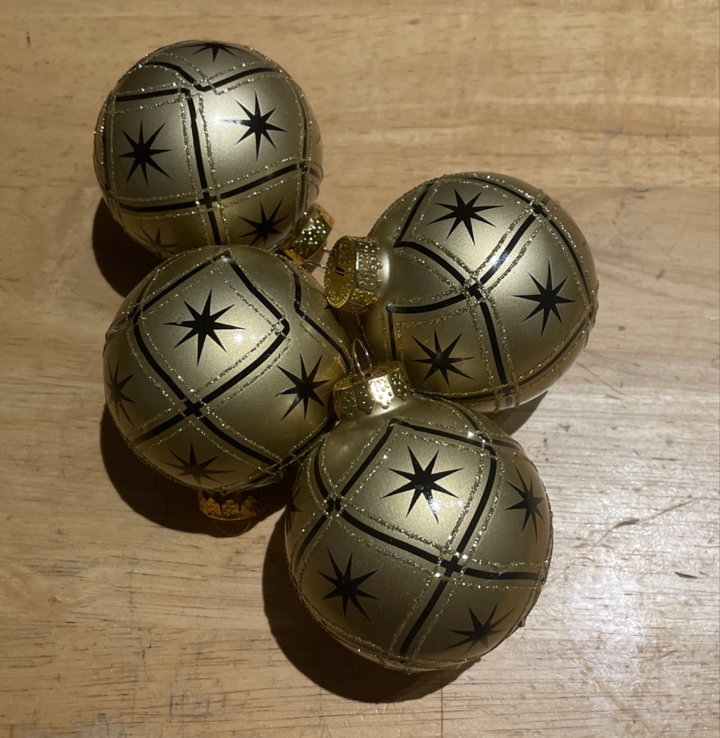 #ThriftyPicks Set of 4 Gold and Black Christmas