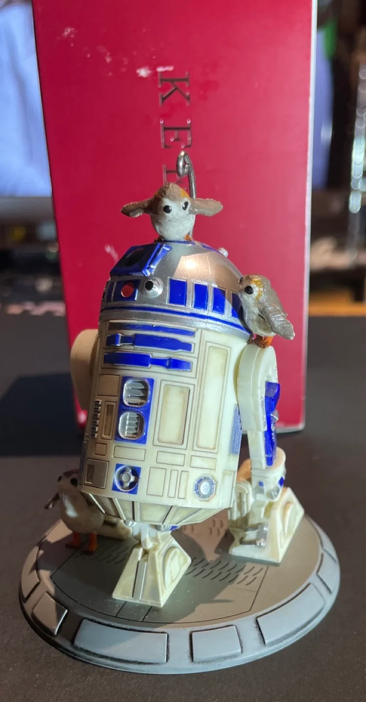 Hallmark Keepsake Ornament - Star Wars -  R2-D2 with Porgs image indicator(2)