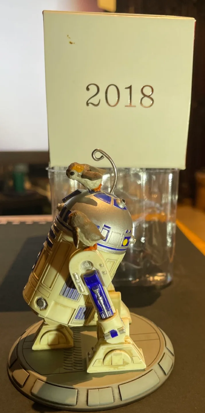 Hallmark Keepsake Ornament - Star Wars -  R2-D2 with Porgs image indicator(5)