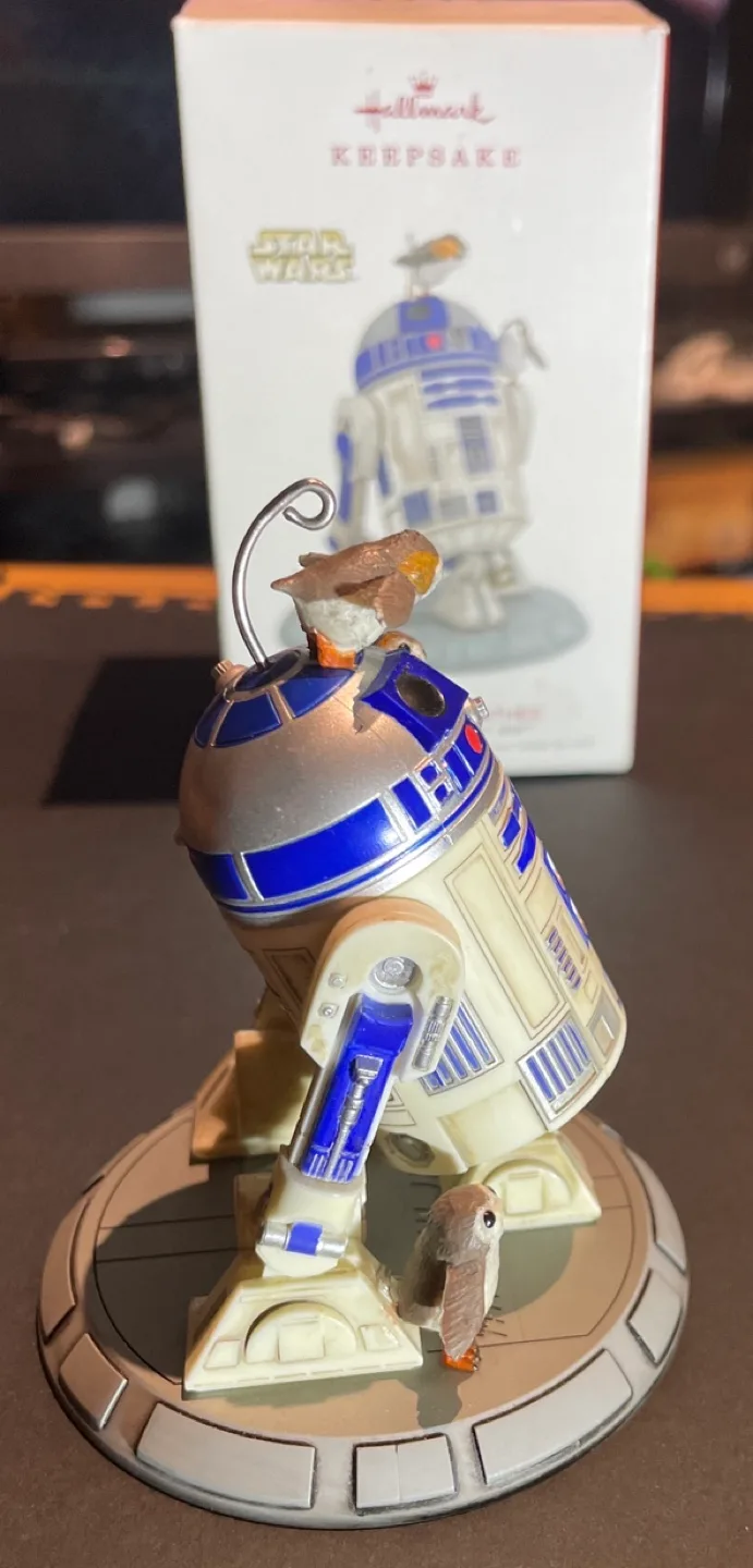 Hallmark Keepsake Ornament - Star Wars -  R2-D2 with Porgs image indicator(4)