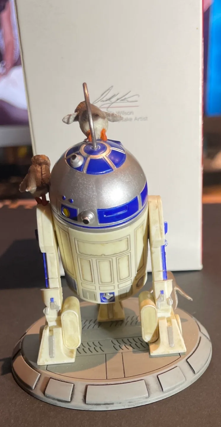 Hallmark Keepsake Ornament - Star Wars -  R2-D2 with Porgs image indicator(3)