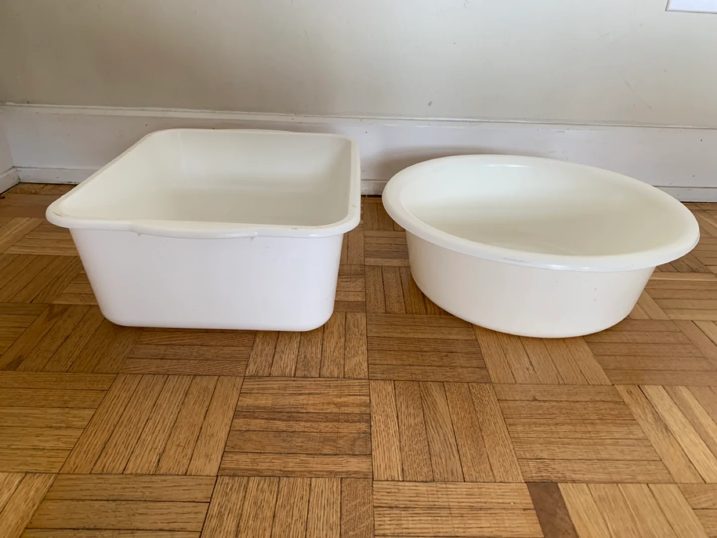 2 Plastic buckets image indicator(2)
