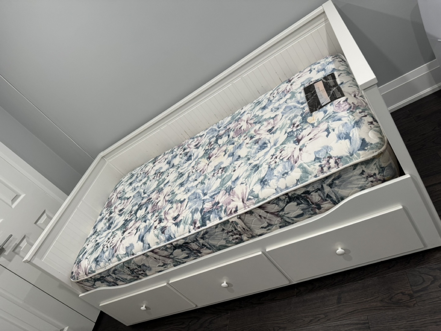 White Daybed with Storage - photo 2