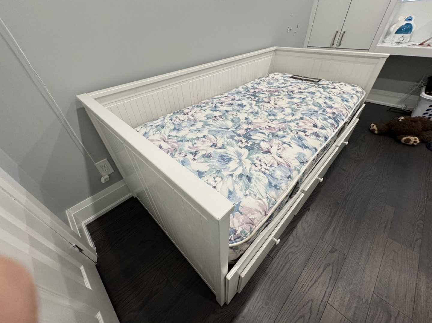 White Daybed with Storage - photo 4