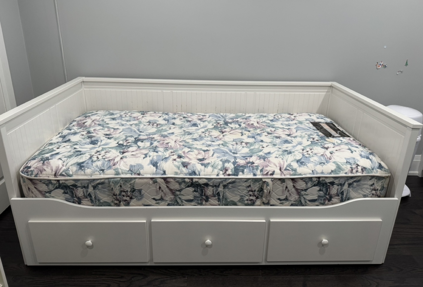 White Daybed with Storage