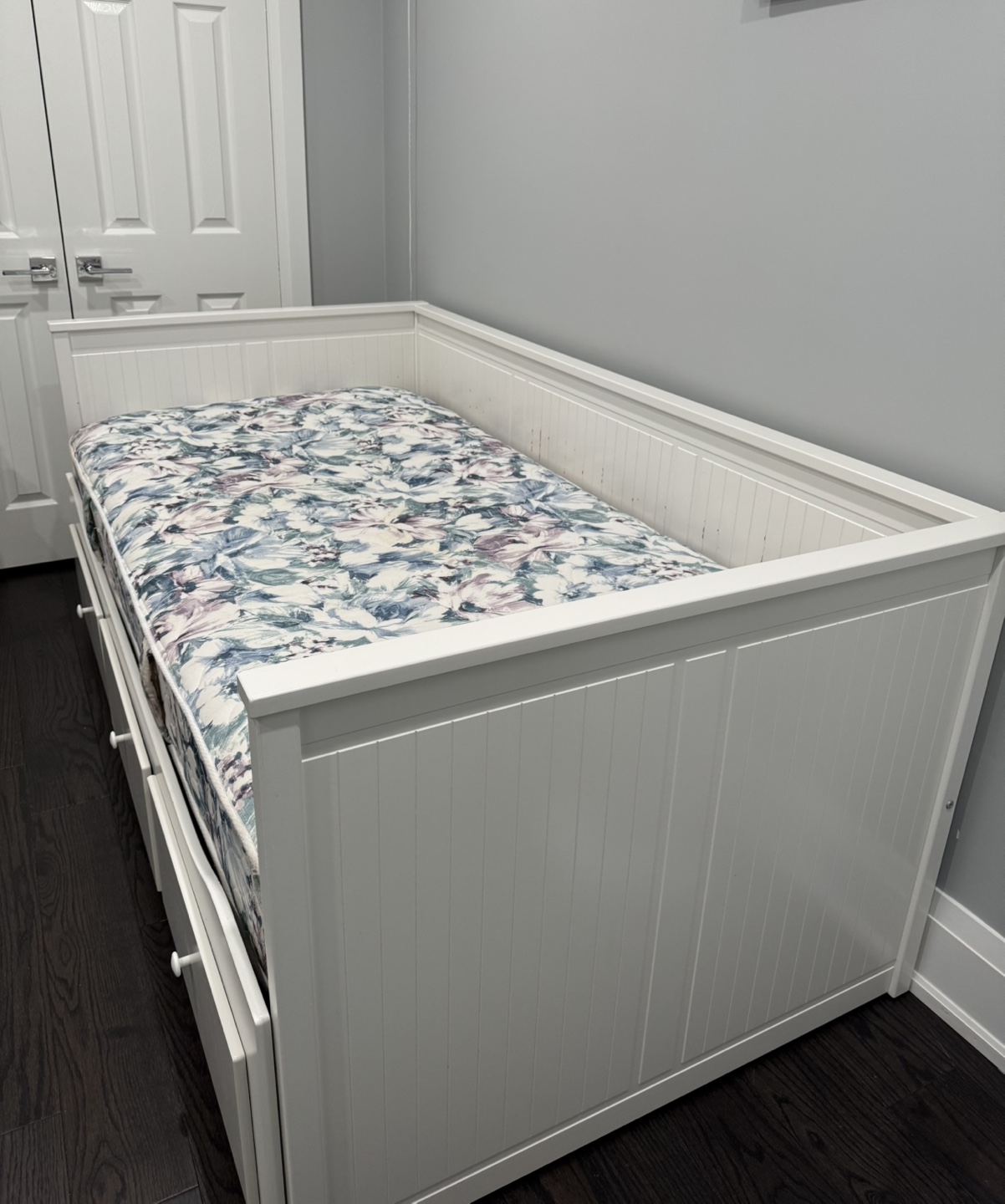 White Daybed with Storage - photo 3
