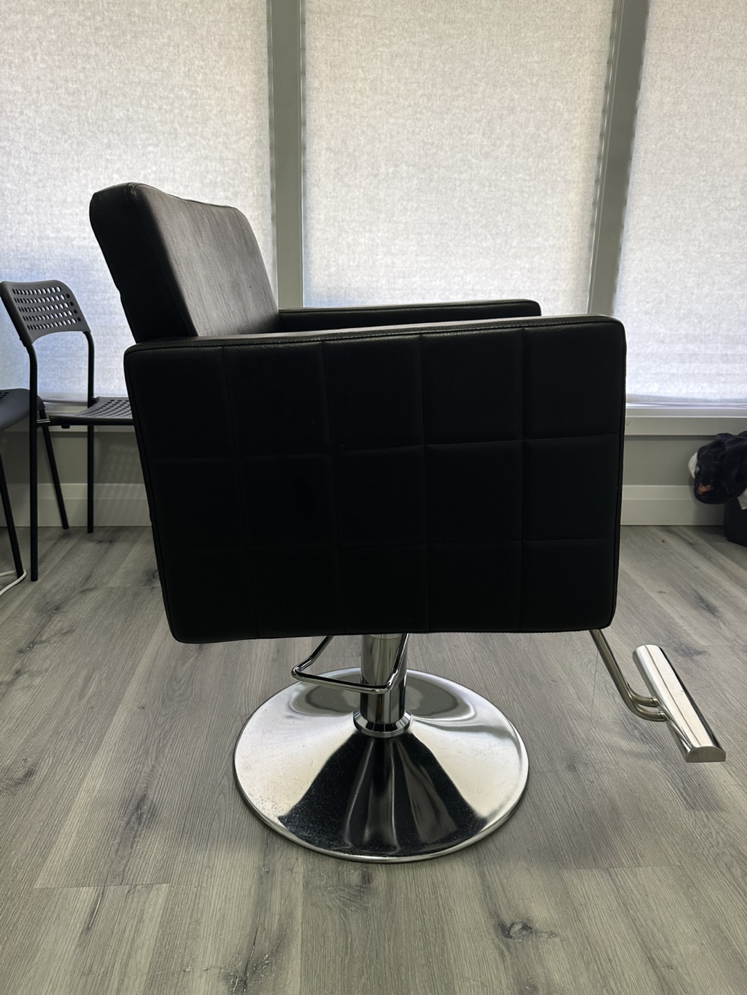 Hairstyling chair - photo 2