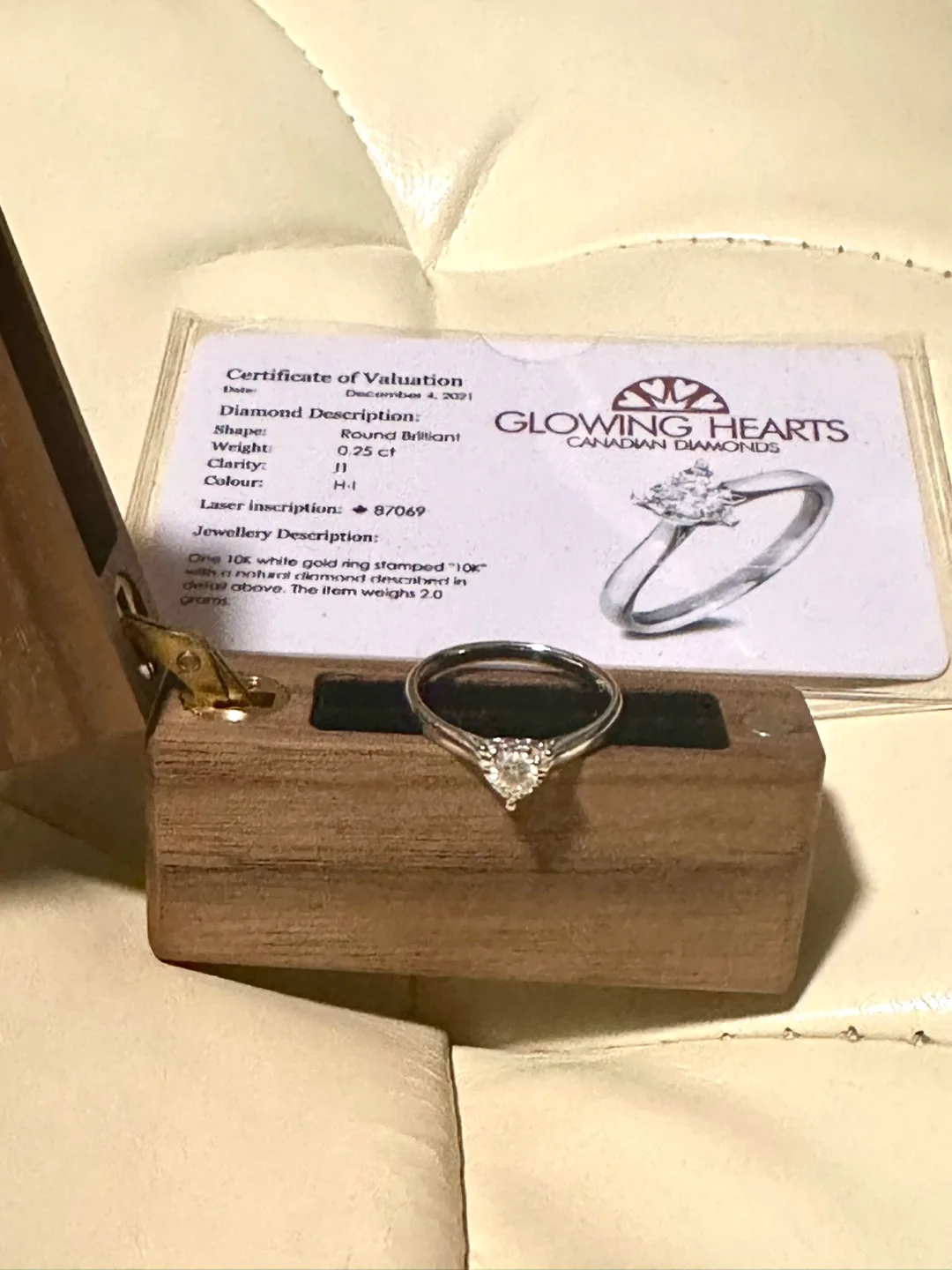 10K White Gold Diamond Engagement Ring image indicator(2)
