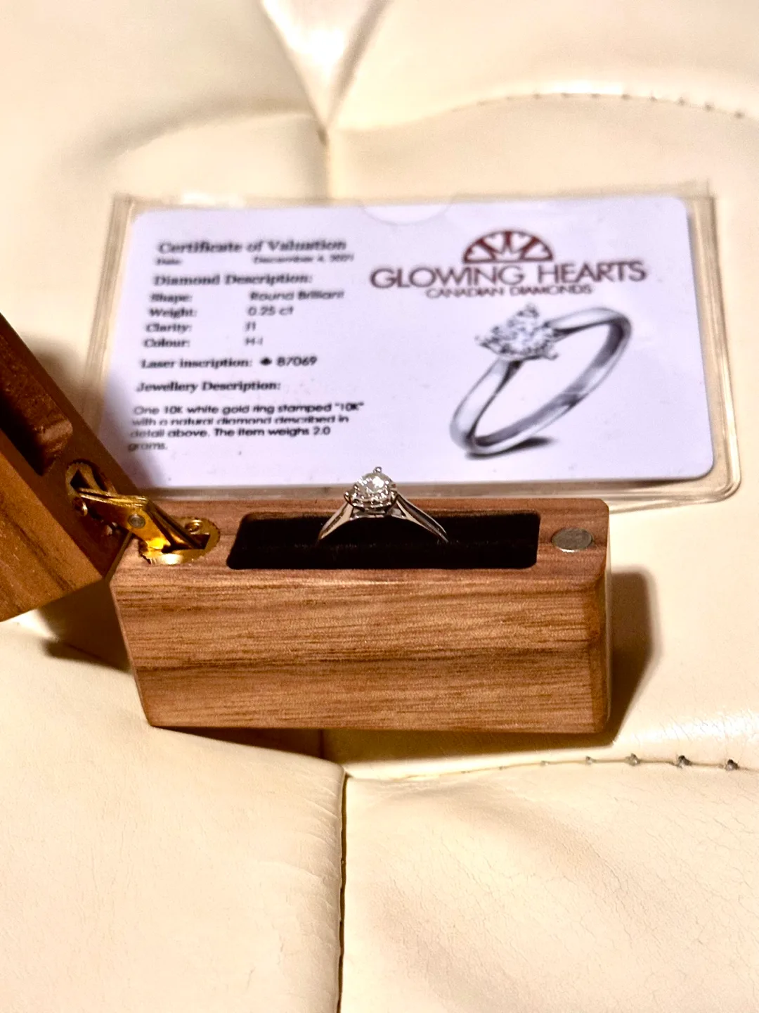 10K White Gold Diamond Engagement Ring image indicator(3)