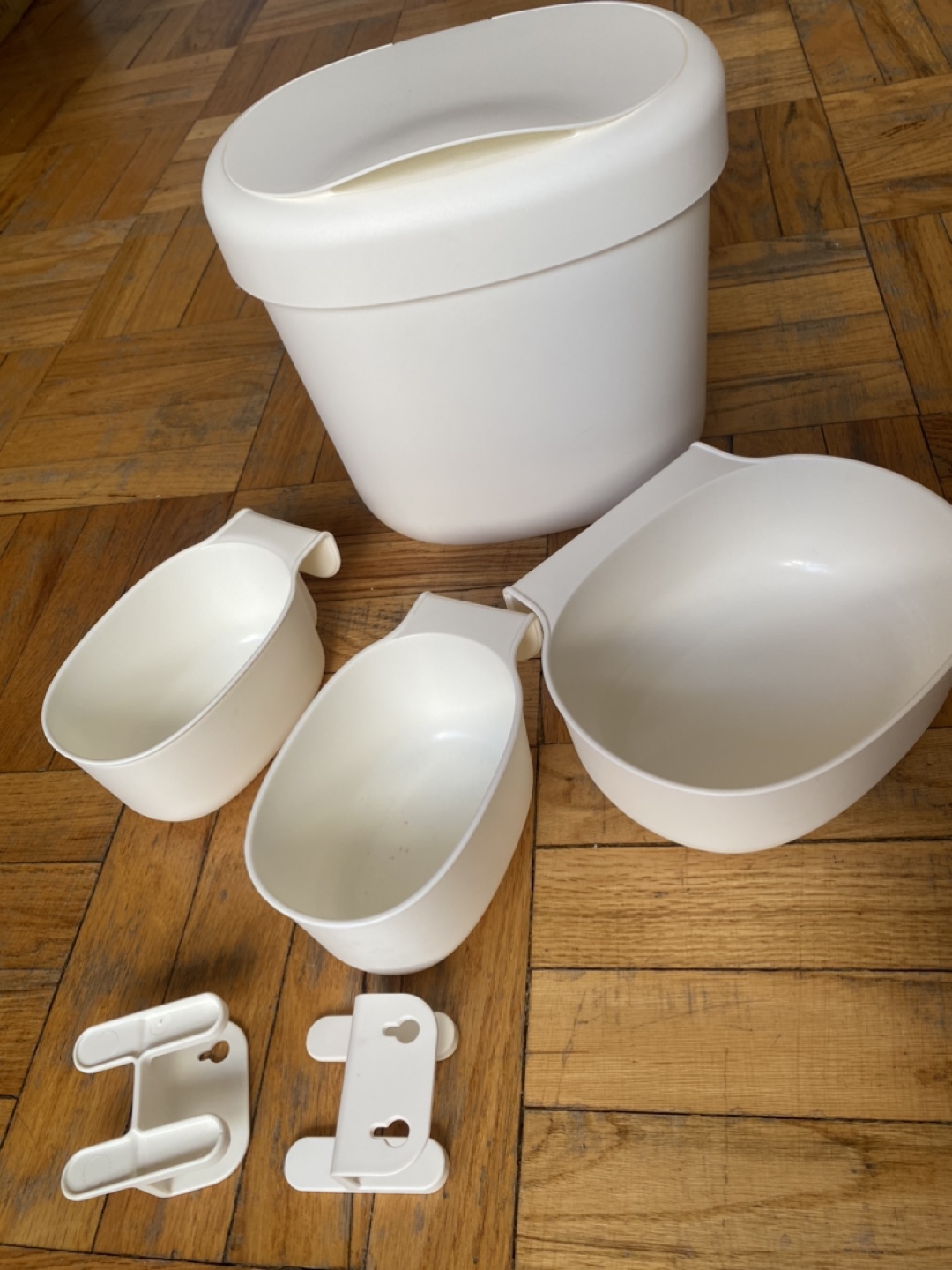 Food Waste Bin (hang-able under sink)