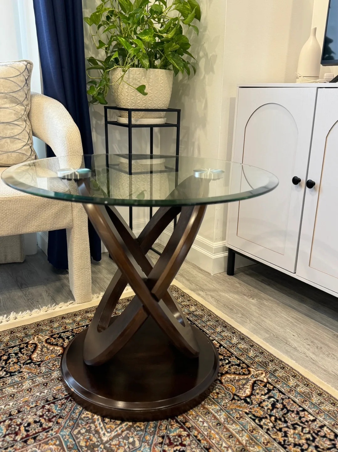 Set of 2 Glass Top End Tables image indicator(4)