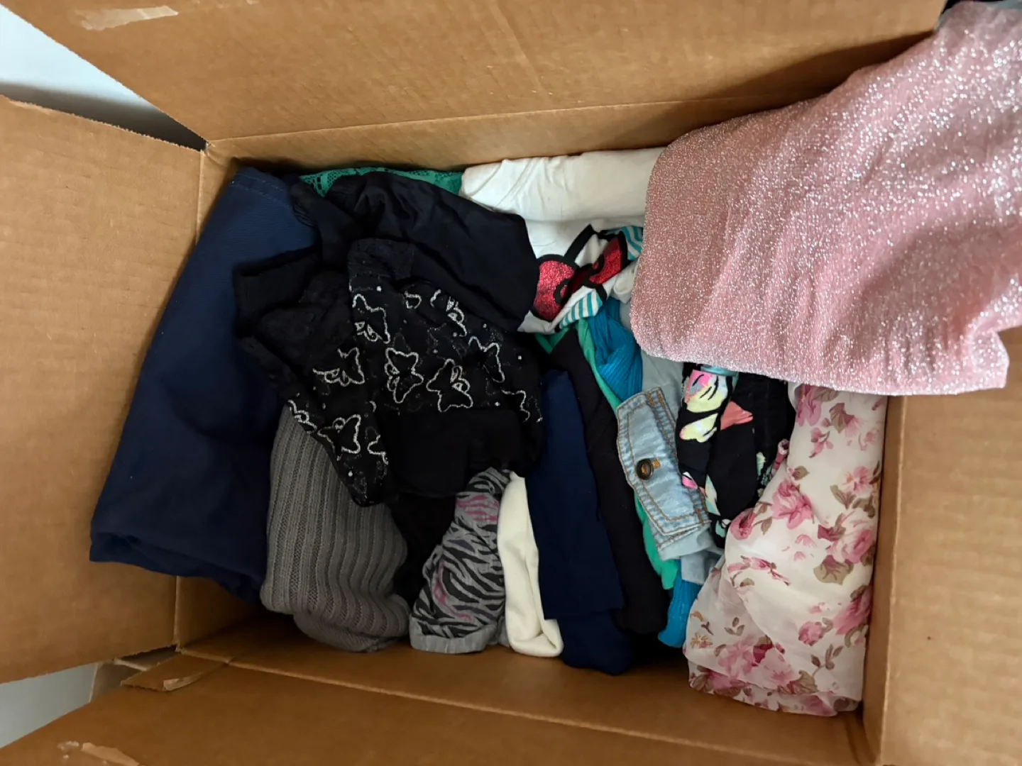 Mystery bundle of girl’s clothes for (pre)teens - Sizes 12-16/XS image indicator(2)