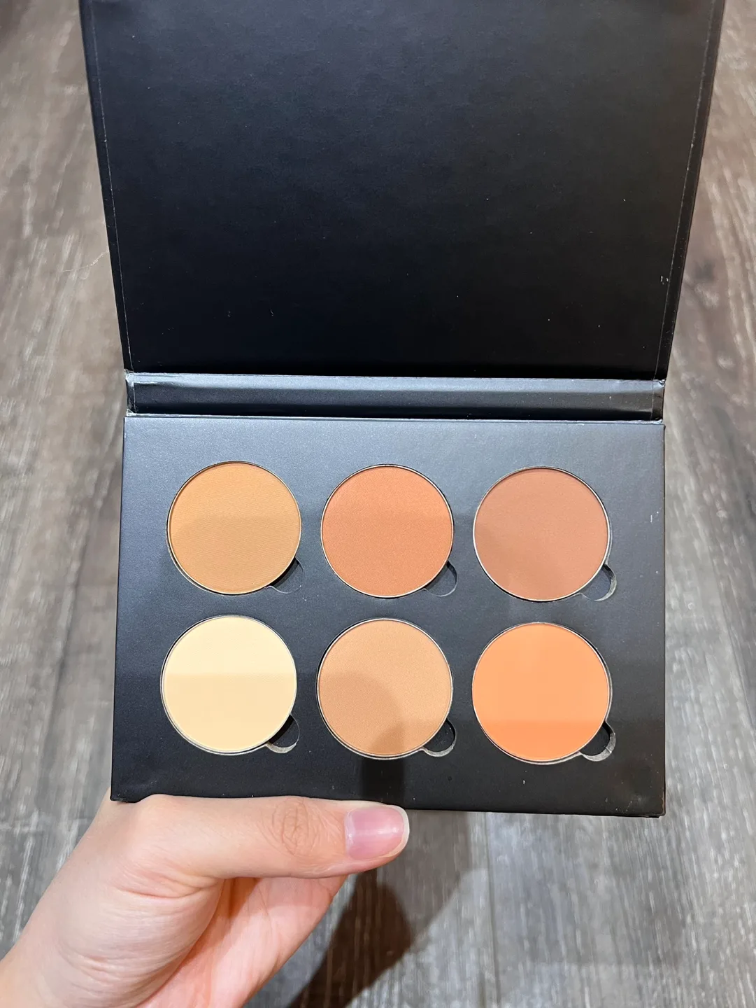 Anastasia Beverly Hills Face Contour Kit Tan to Deep image indicator(4)