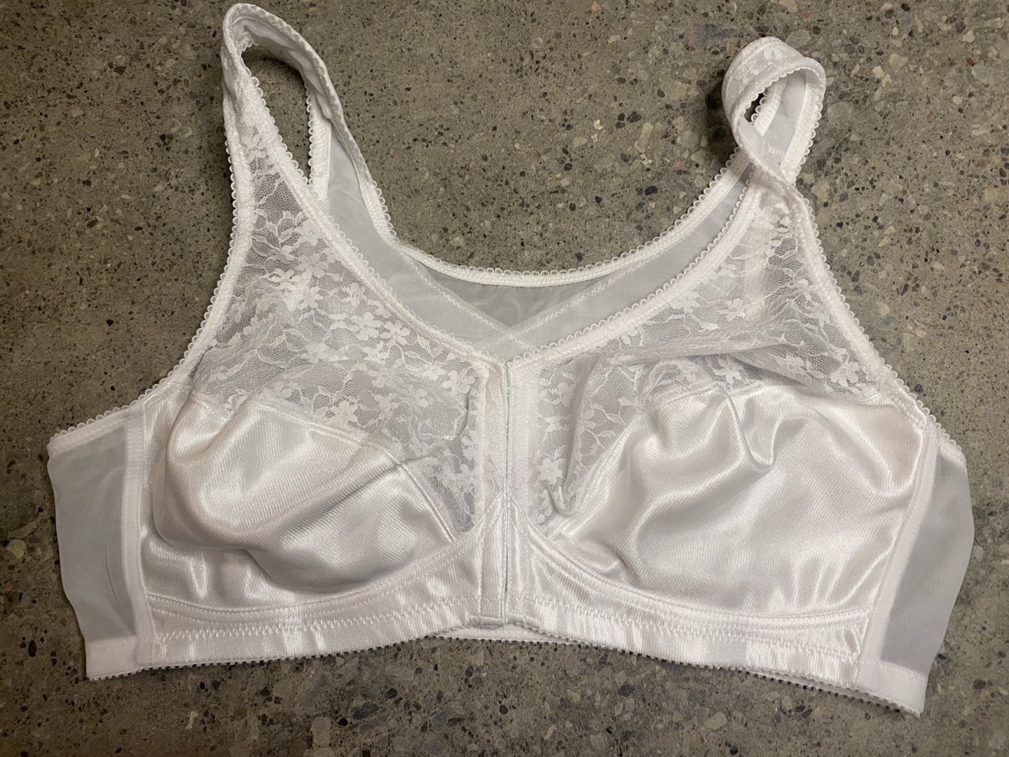 FREE 3 Brand New Front Closure Wireless Full Coverage Bras - photo 3