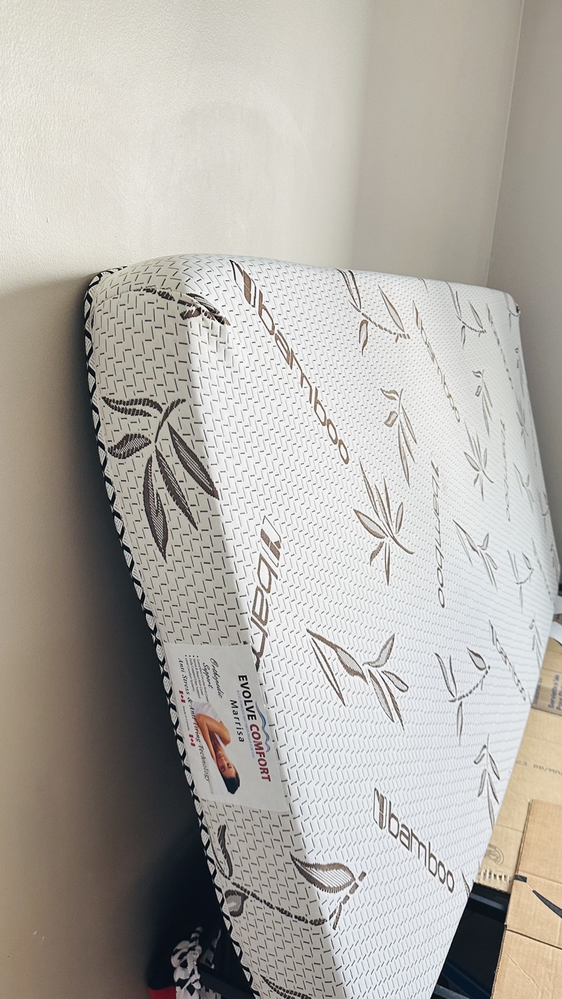 Bed frame and mattress - photo 4
