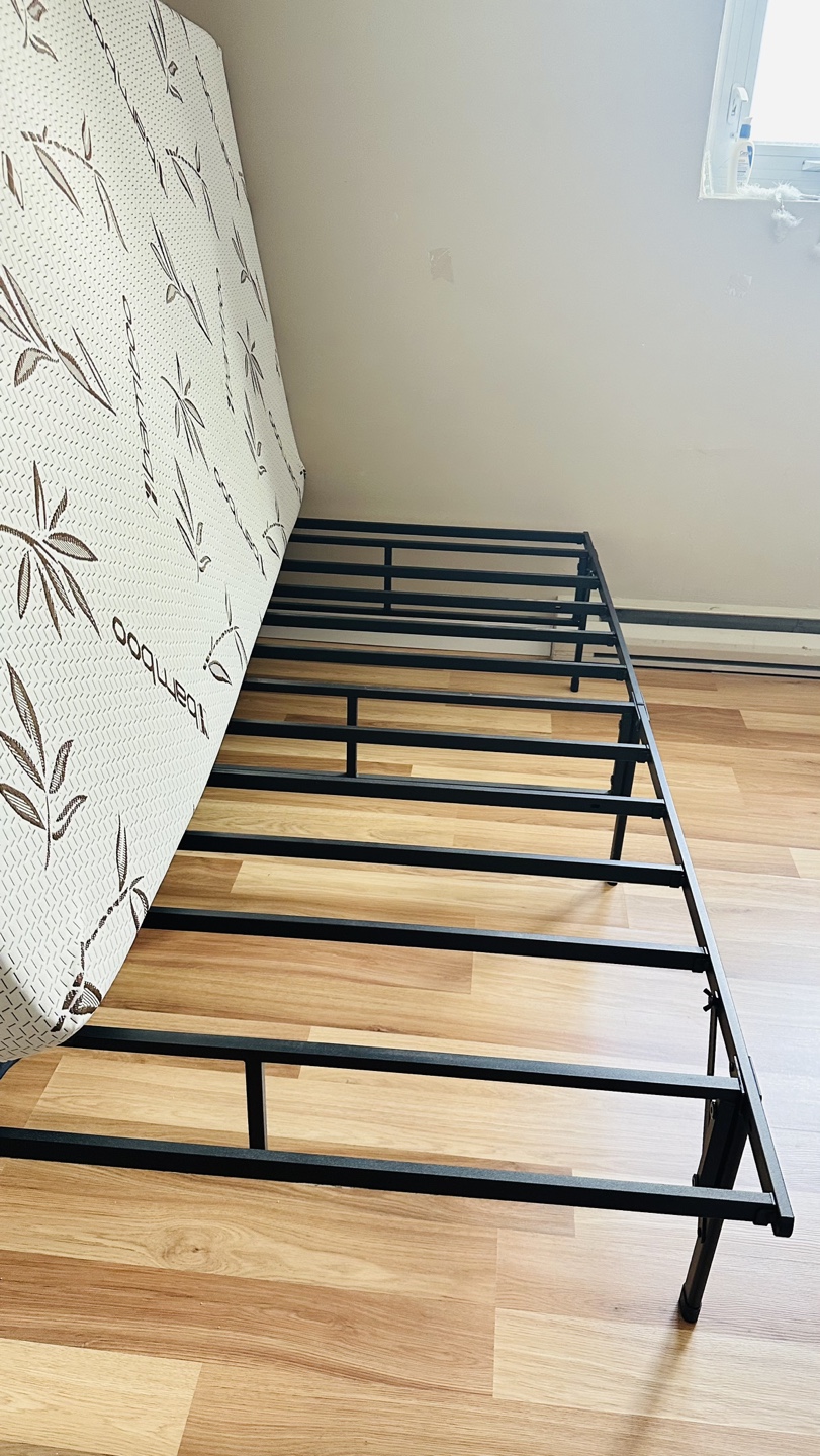 Bed frame and mattress - photo 3