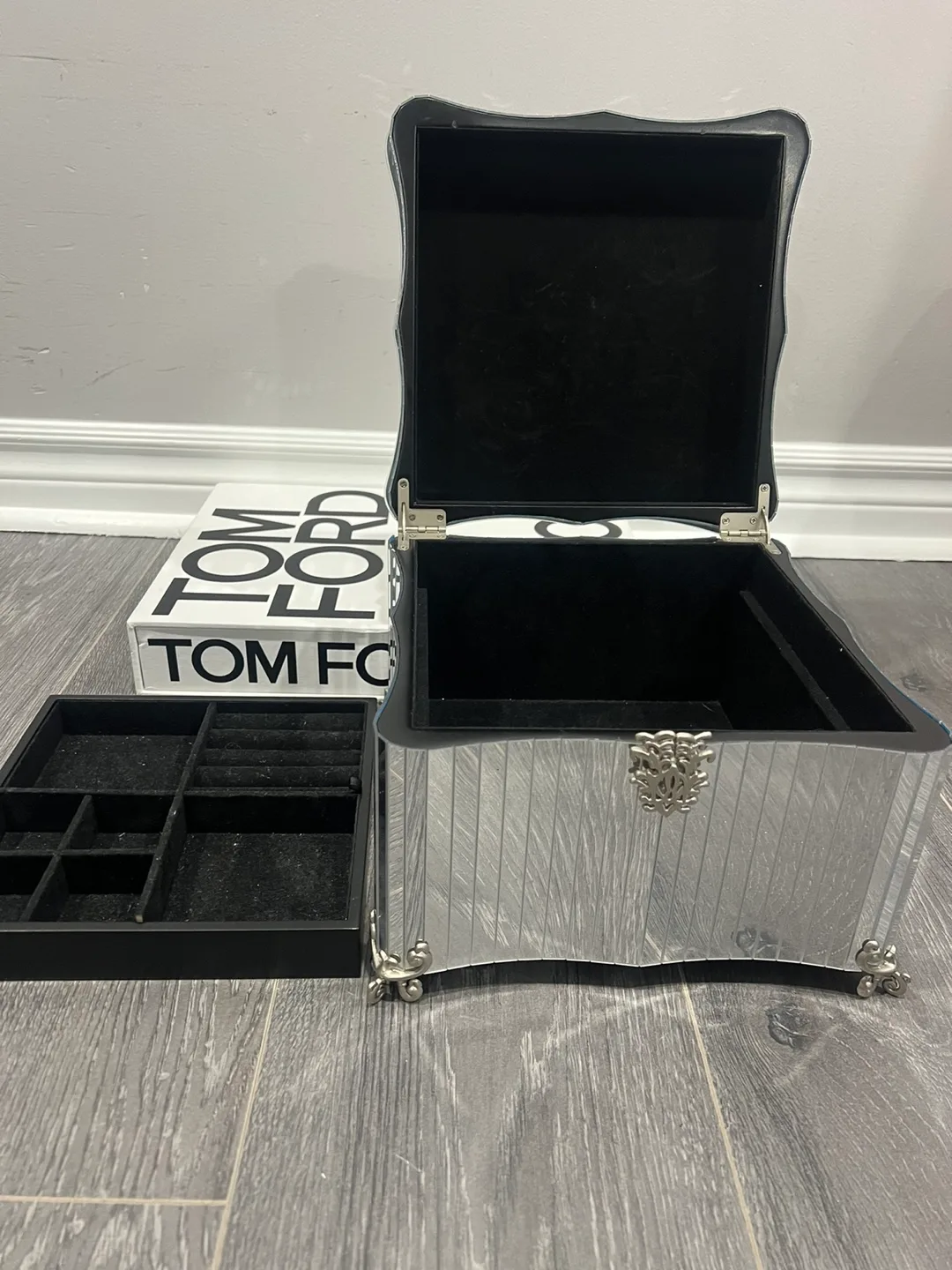 Mirrored Jewellery Box image indicator(4)