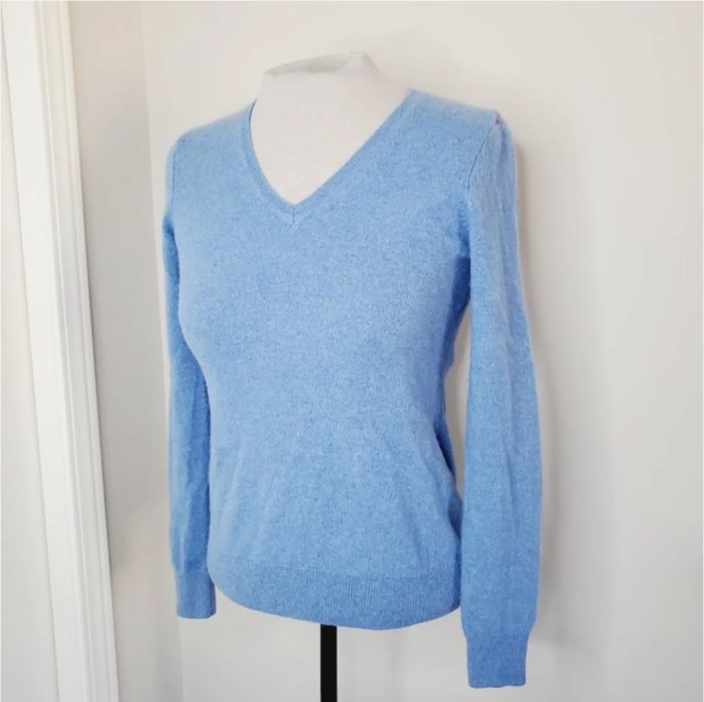 Lord & Taylor Cashmere V-Neck Sweater image indicator(6)