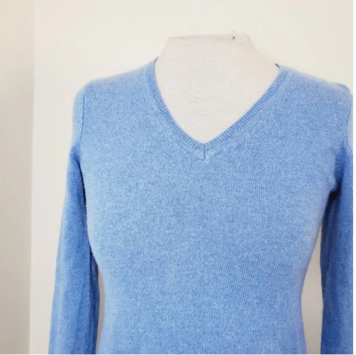 Lord & Taylor Cashmere V-Neck Sweater image indicator(3)