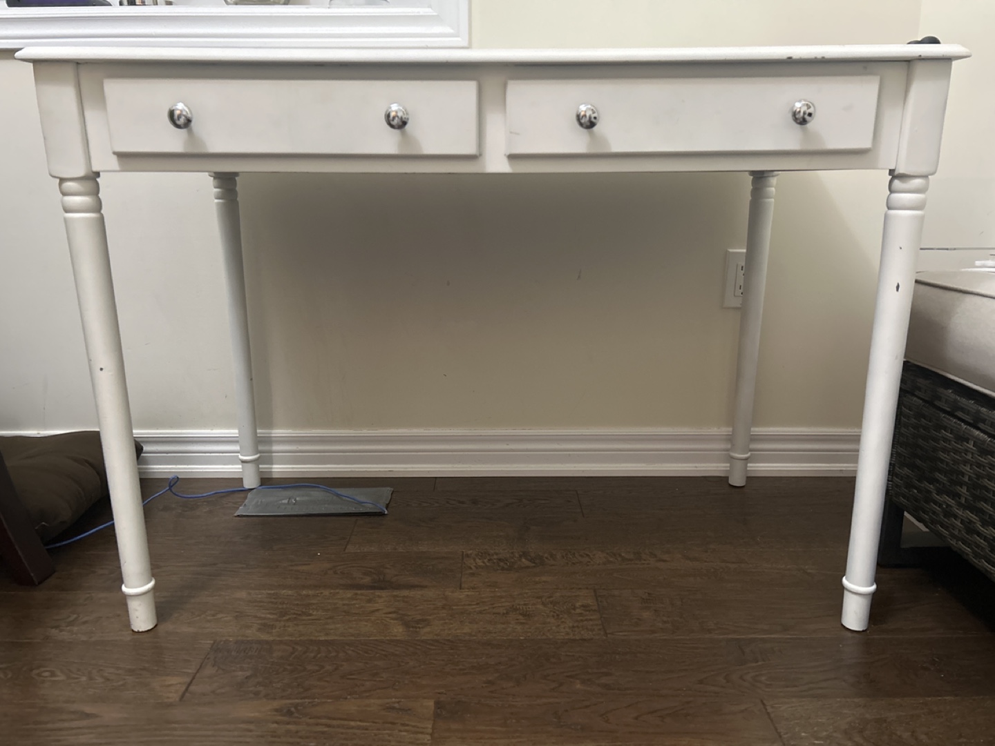 White Writing Desk - photo 2