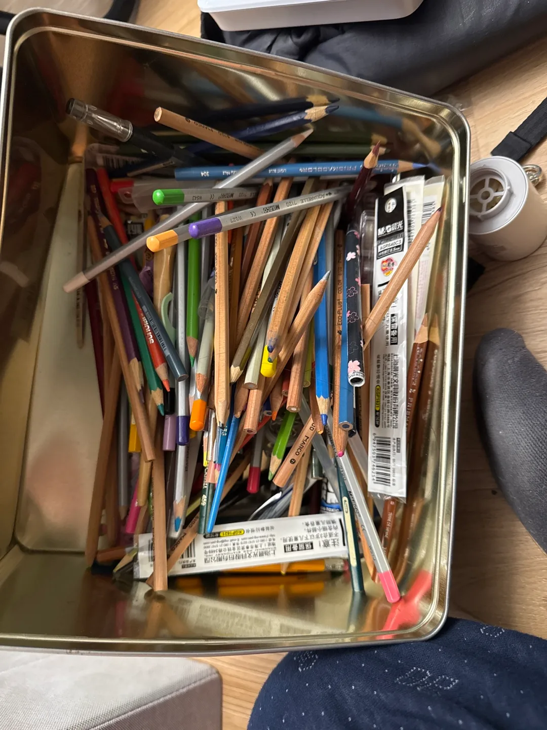 Bunch of color pencils image indicator(2)