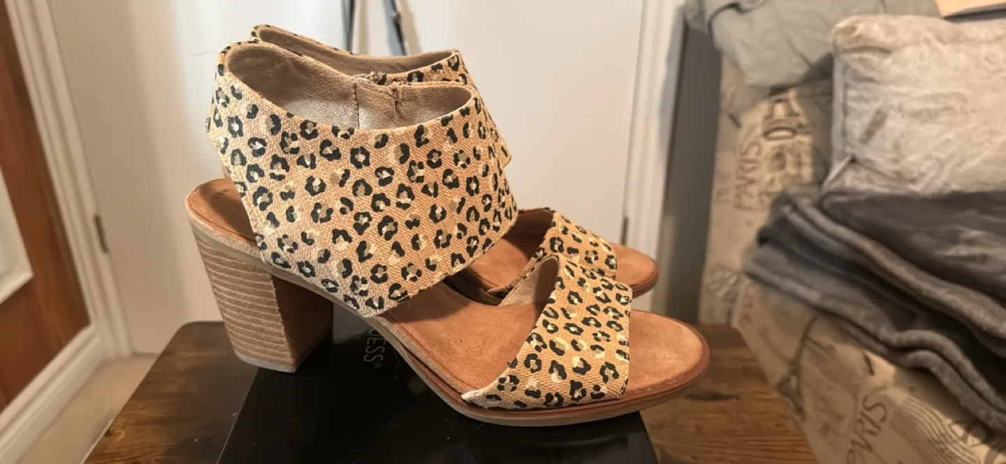 TOMS Leopard Print Sandals image indicator(2)