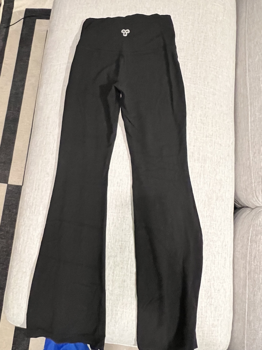 TNA High-Rise Cheeky Flare Leggings - photo 2