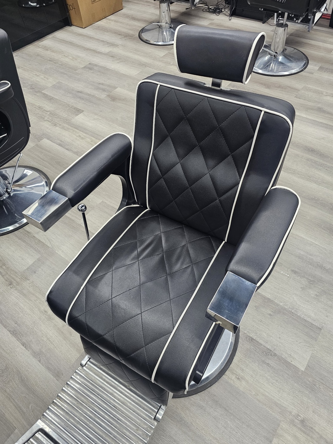 Barber Chairs - photo 5