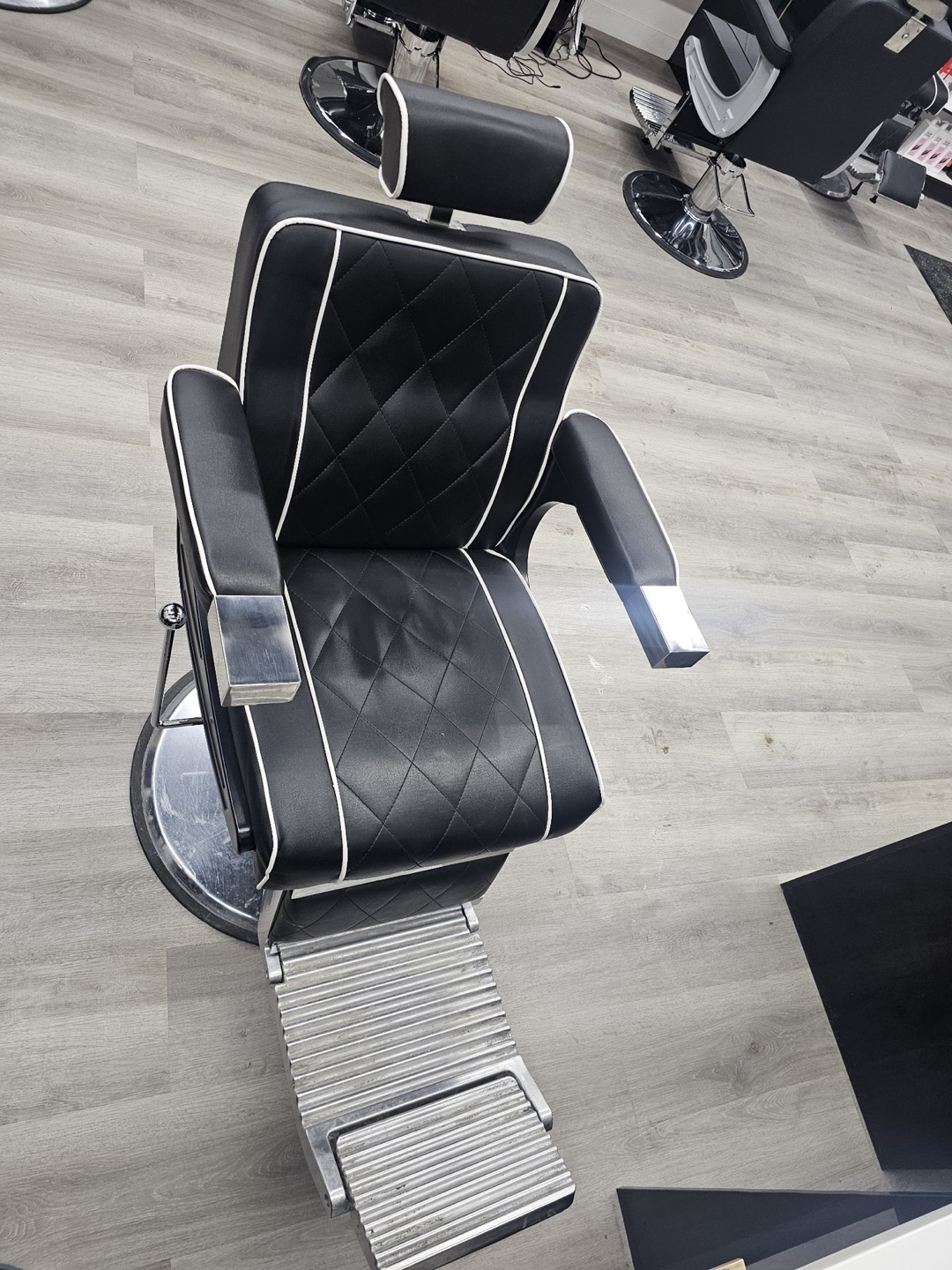 Barber Chairs - photo 2