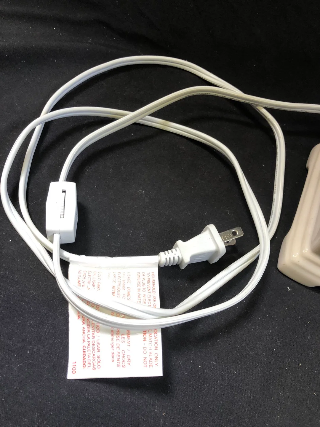 Scentsy White Ceramic Wax Warmer with Bird Design image indicator(5)