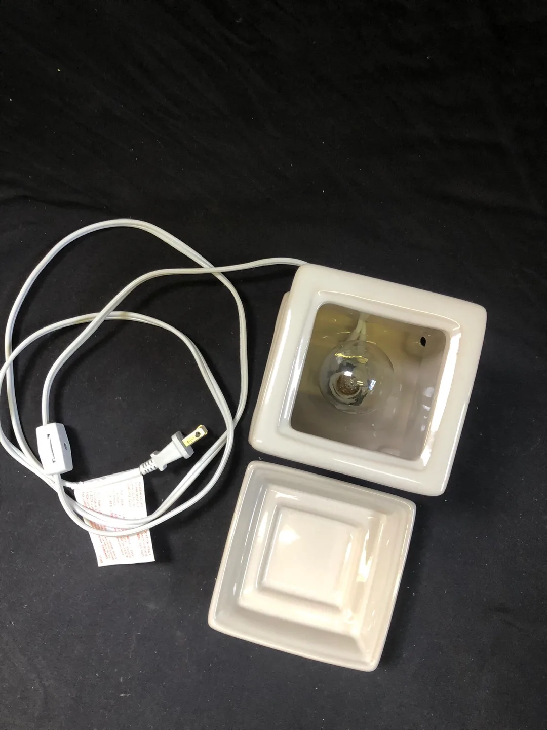 Scentsy White Ceramic Wax Warmer with Bird Design image indicator(7)