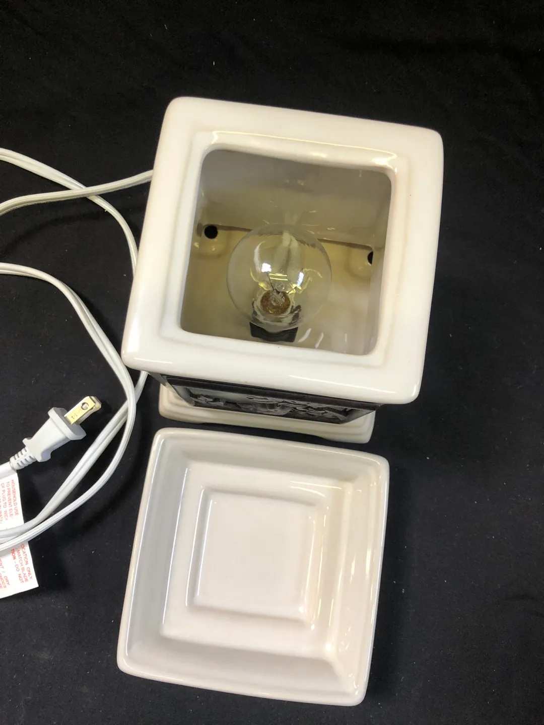 Scentsy White Ceramic Wax Warmer with Bird Design image indicator(6)