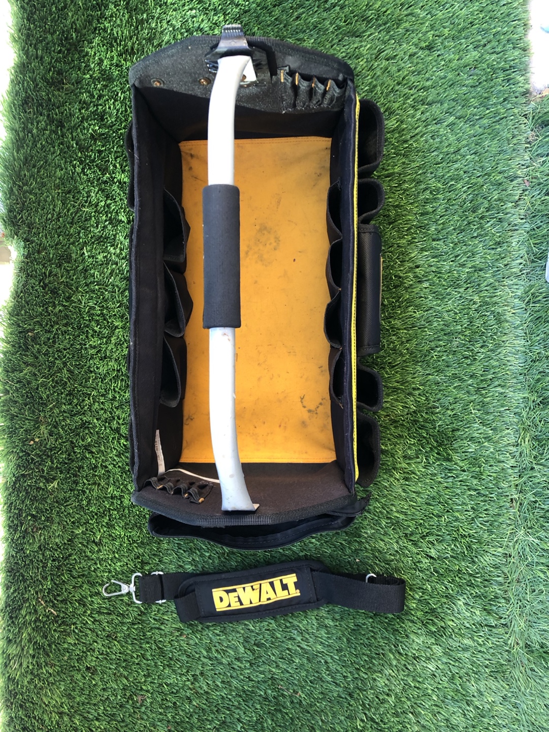 DEWALT Tool Bag - photo 2