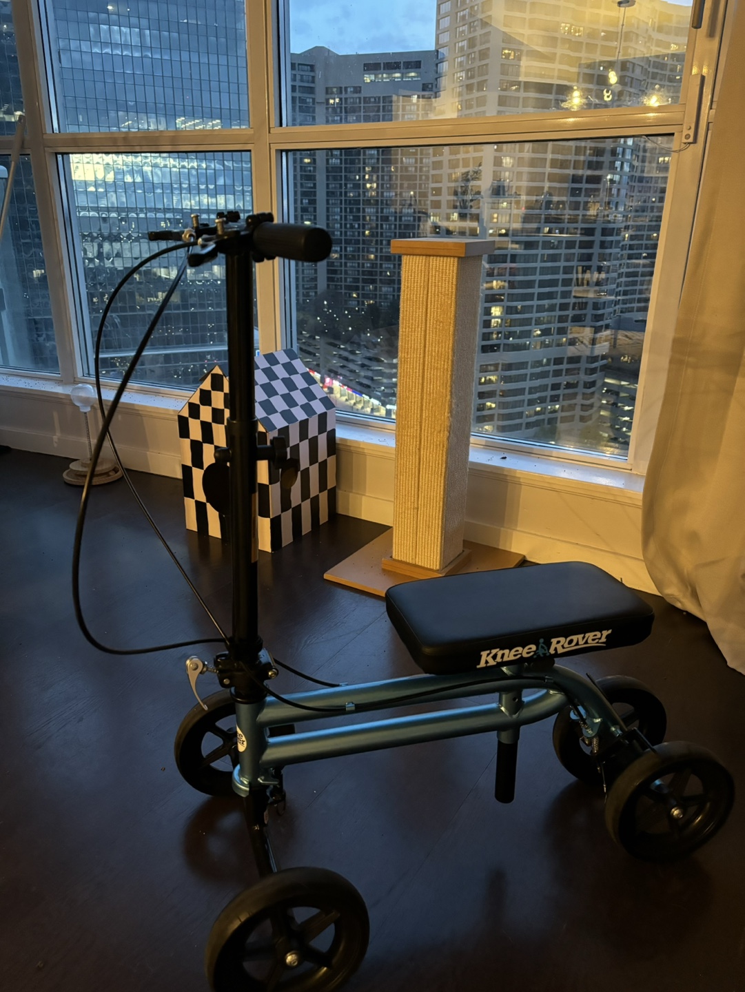 Knee Rover Steerable Knee Scooter - photo 4