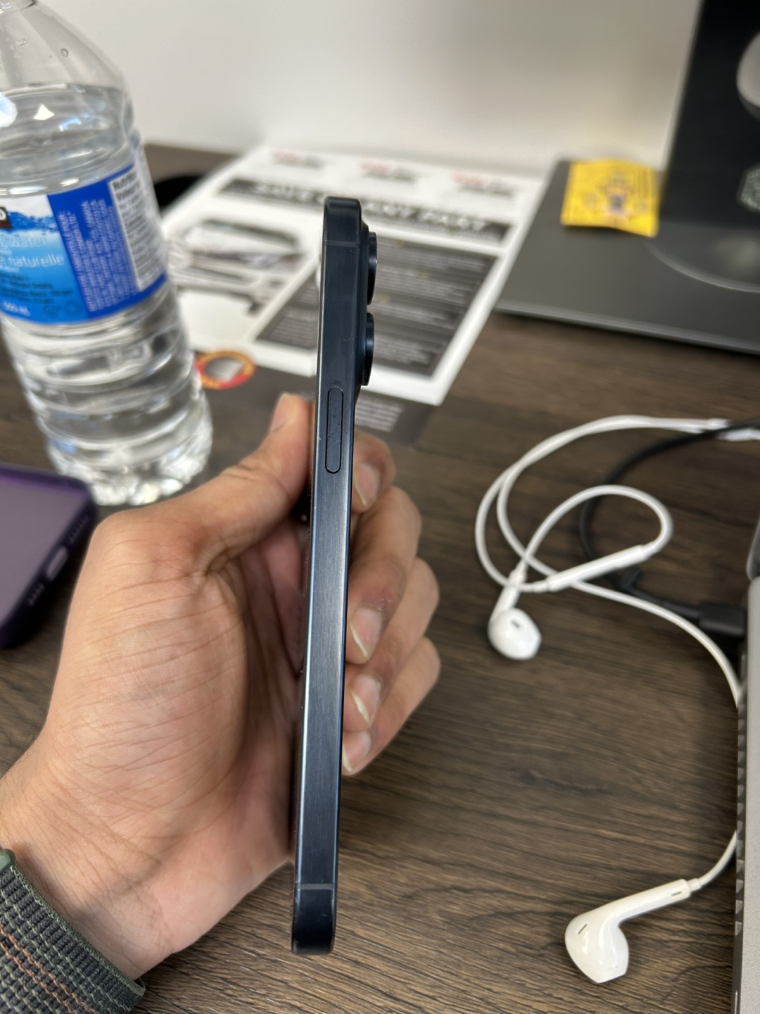 iPhone 15 Pro Max - photo 2
