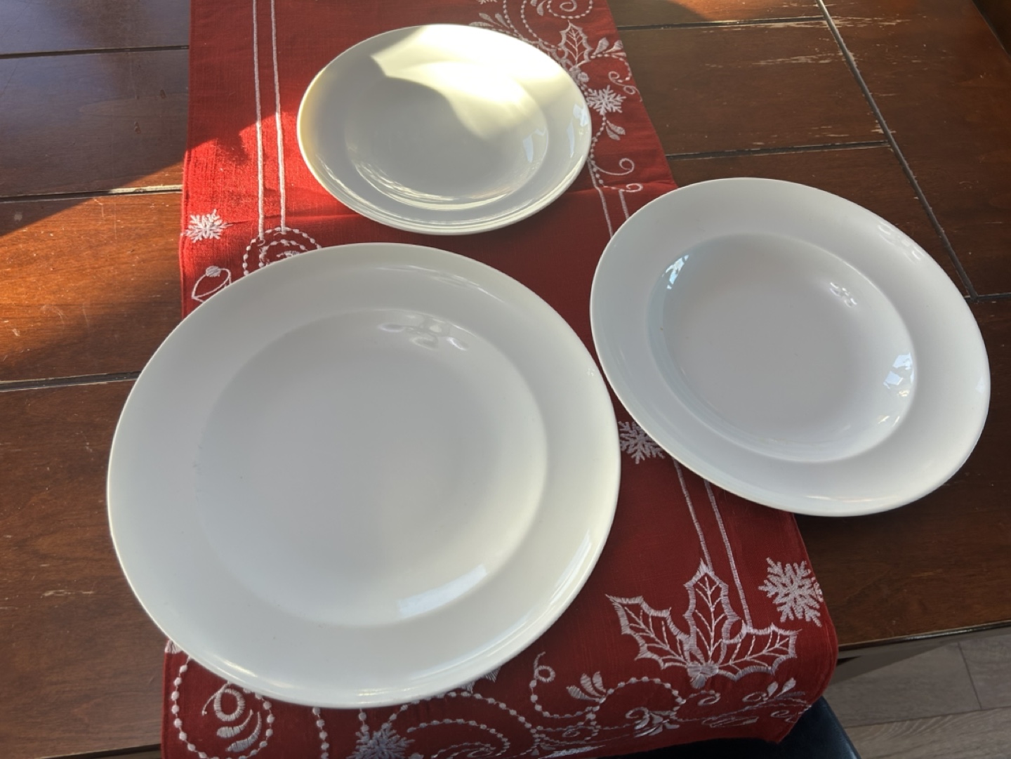White Dinnerware Set