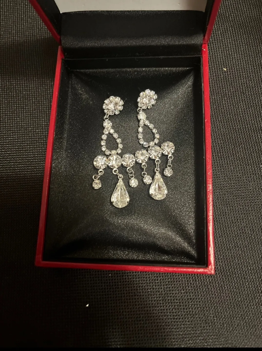 Necklaces and Earrings image indicator(3)