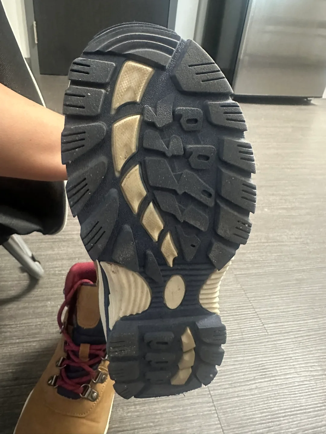 Women's Hiking Boots Size 8 image indicator(3)