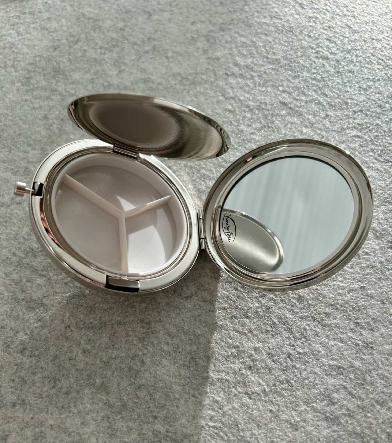 Beautiful Powder Compact Mirror With Removable Pill Compartments - photo 4