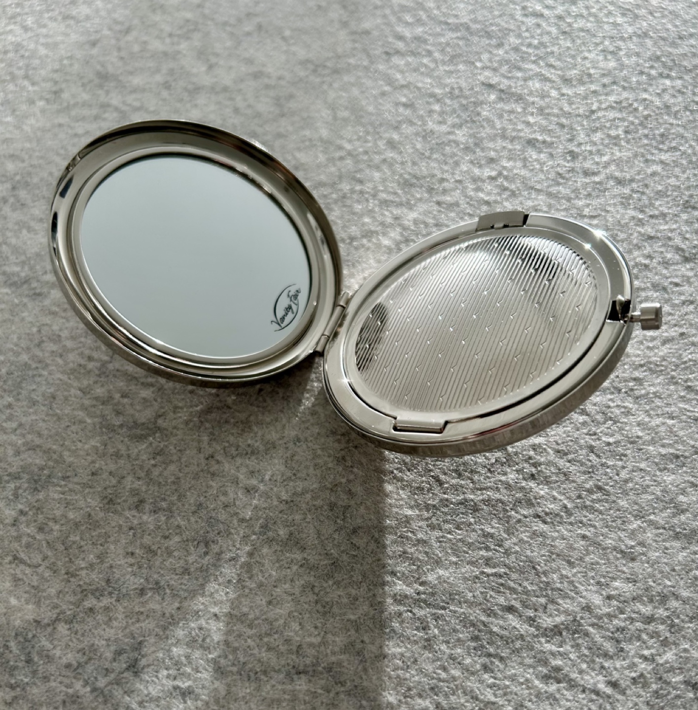 Beautiful Powder Compact Mirror With Removable Pill Compartments - photo 3