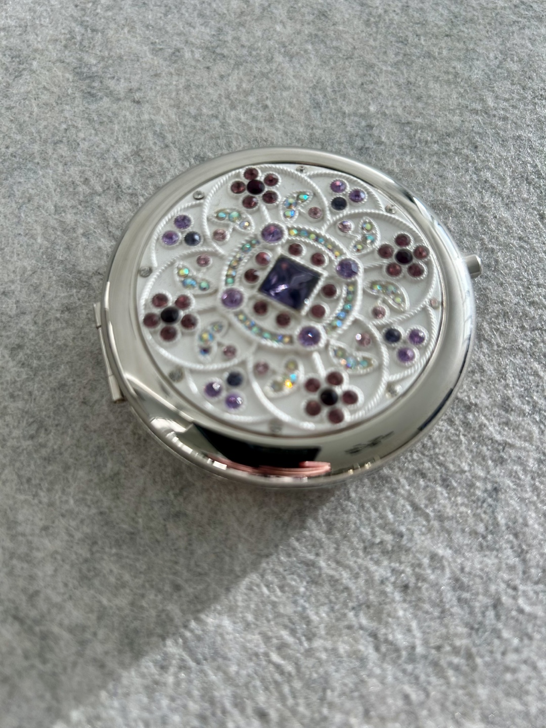 Beautiful Powder Compact Mirror With Removable Pill Compartments - photo 2