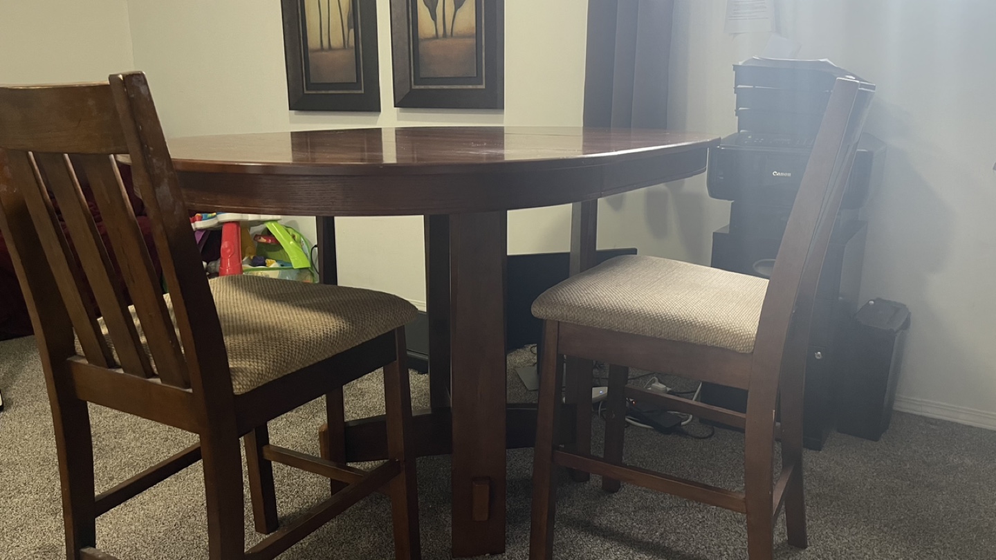Dining Table and 6 Chairs
