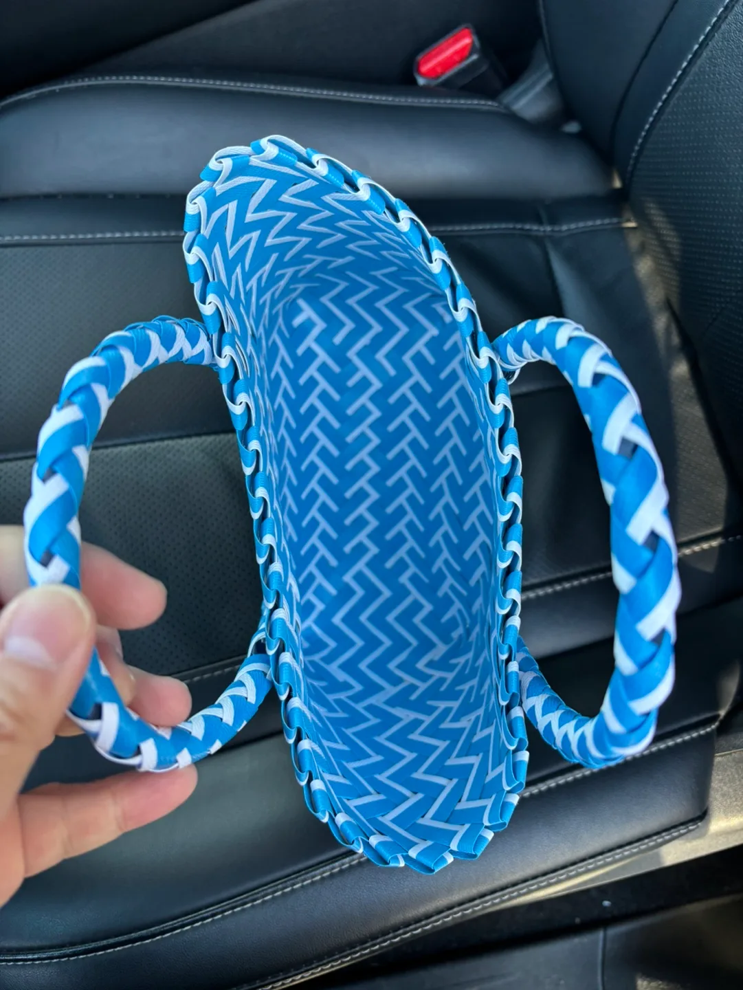 Blue and White Woven Empty Handbag for Gift Basket image indicator(3)