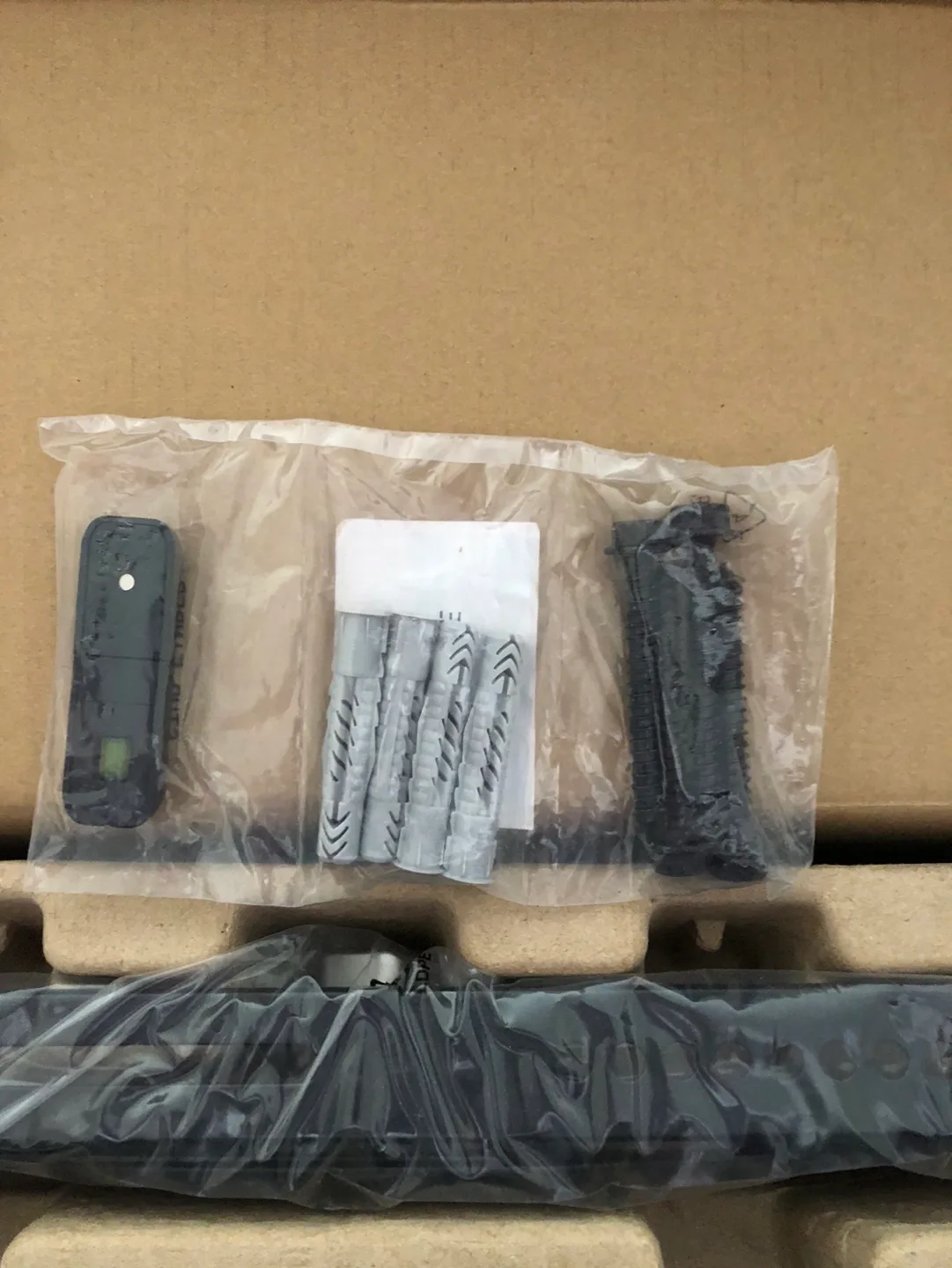 Sanus Tilting TV Wall Mount 51"-80" image indicator(5)