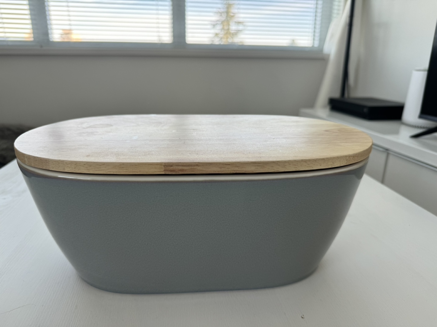 Ceramic Bread Bin with Wooden Lid - photo 2