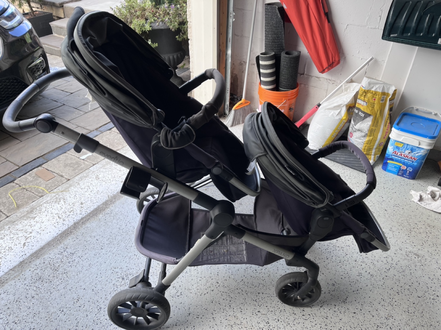 Evenflo pivot Xpand Stroller and second seat - photo 2