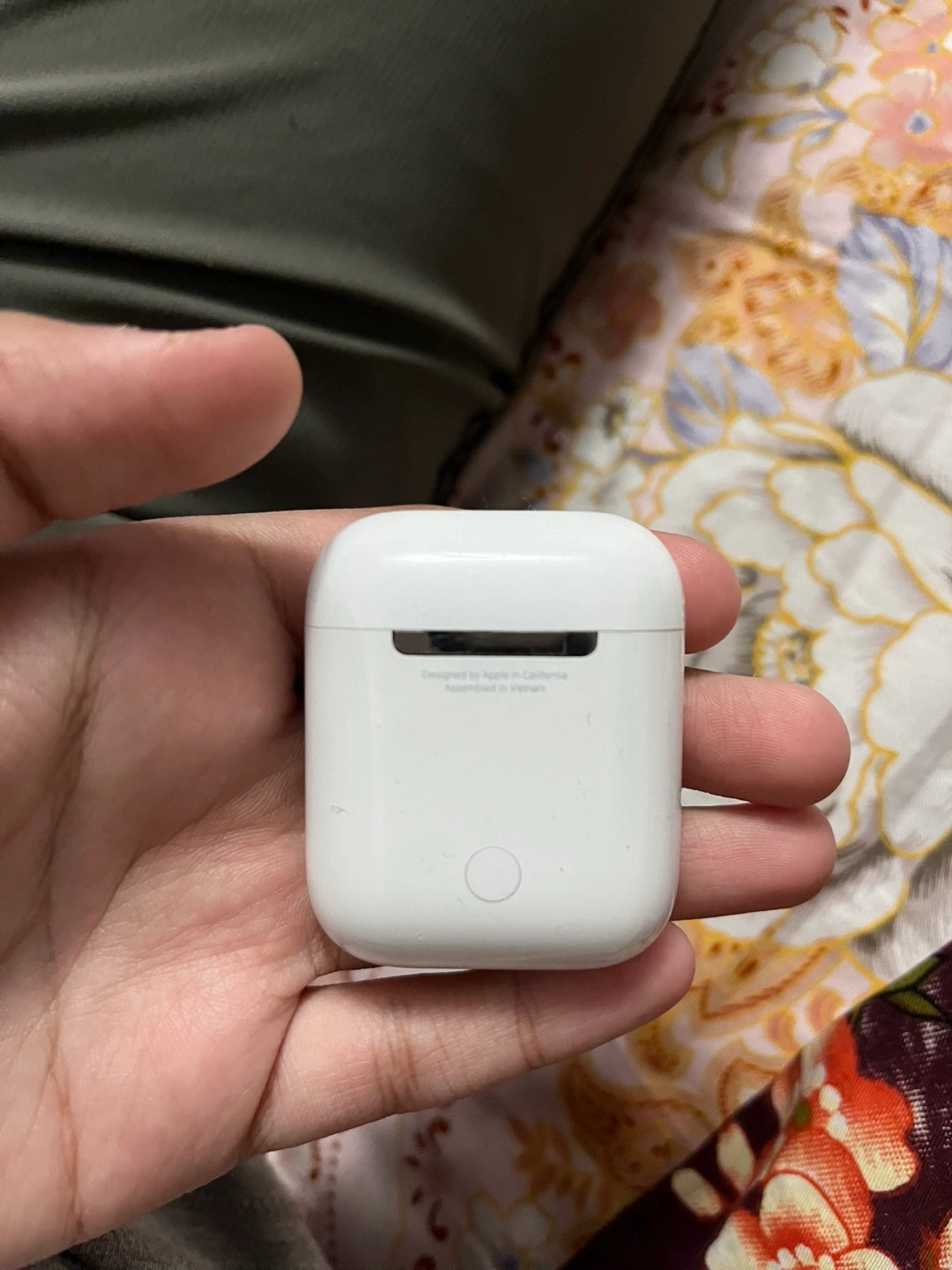 Apple AirPods 2nd Generation Left AirPod missing | Karrot