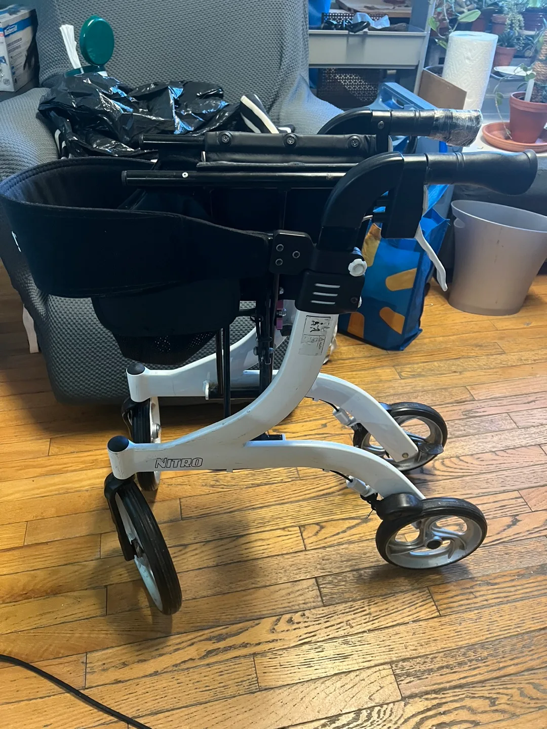 Drive Medical Nitro Rollator Walker image indicator(4)