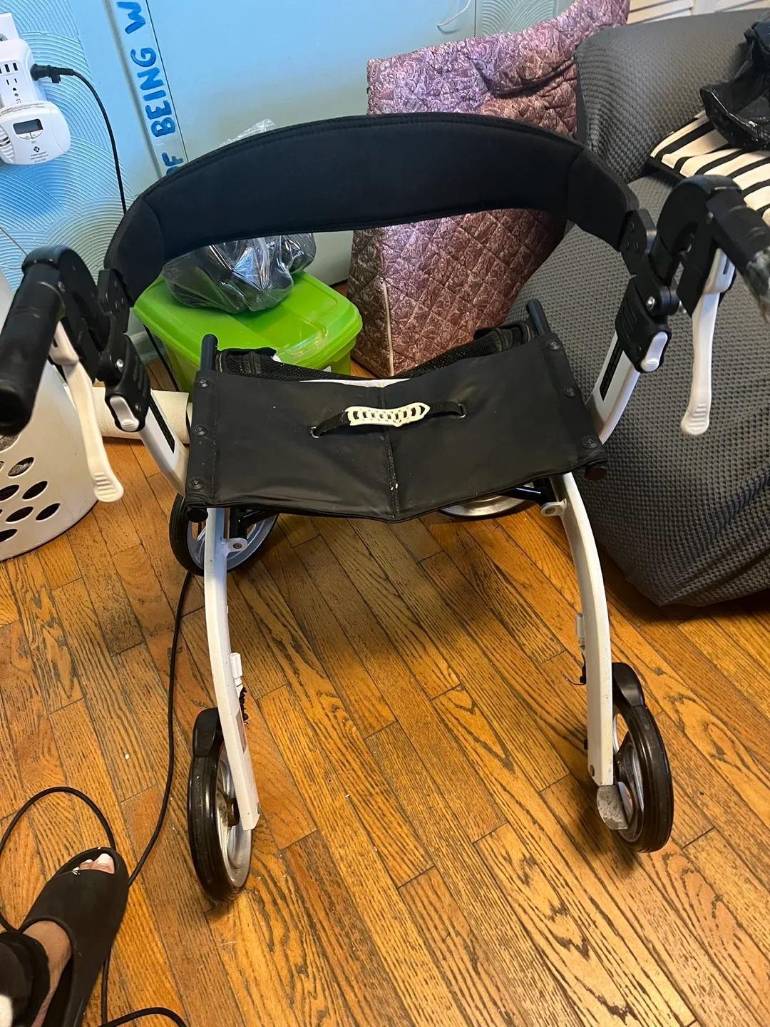 Drive Medical Nitro Rollator Walker image indicator(2)