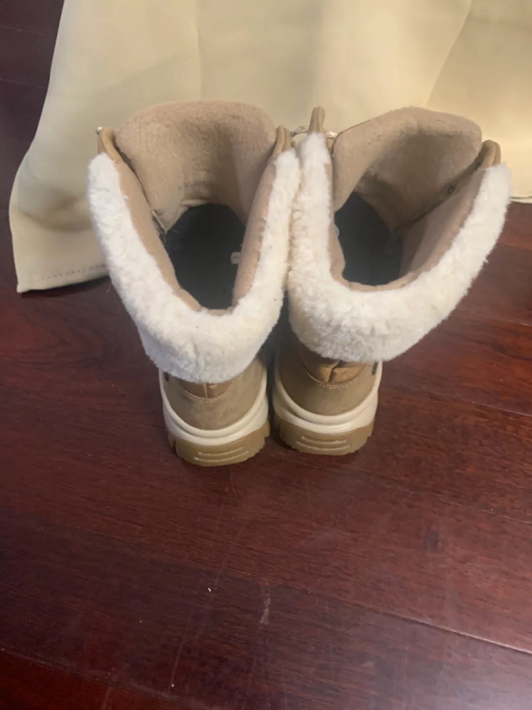 Ugg Boots sz 10 image indicator(2)